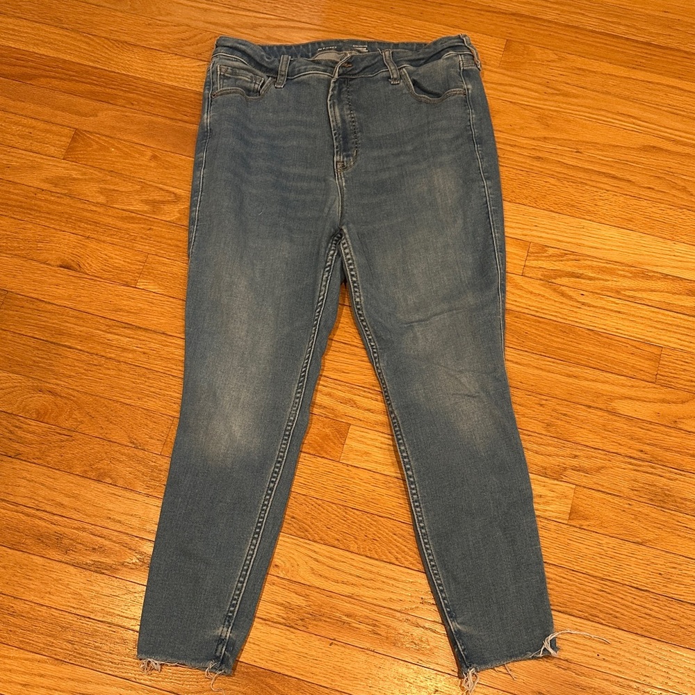 Old Navy Women's Cropped Blue Jeans